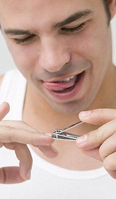 لماذا الرجال تنمو الأظافر على الإصبع الصغير