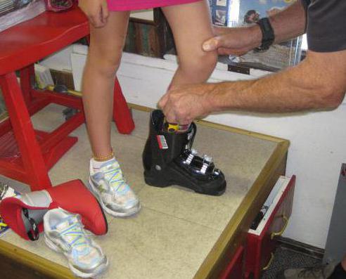 How to size ski boots for child
