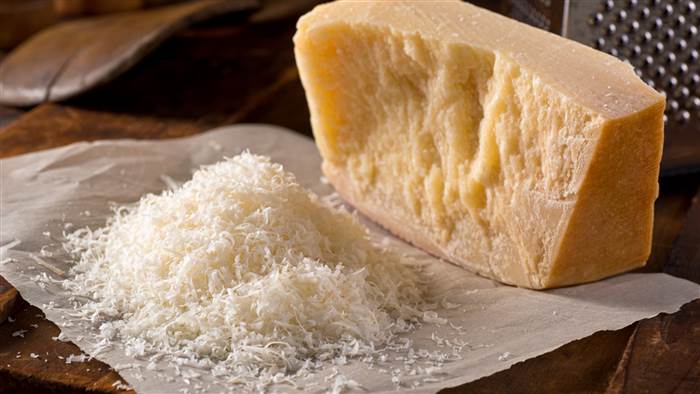 Rendelenmiş parmesan peyniri