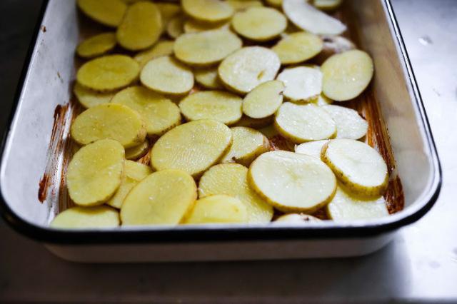 Schinken mit Knoblauch und Mayonnaise im Ofen Rezept mit Foto