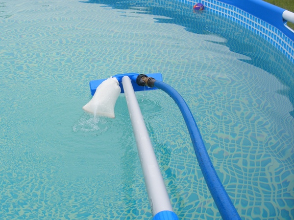 cleaning of the pool water without chlorine