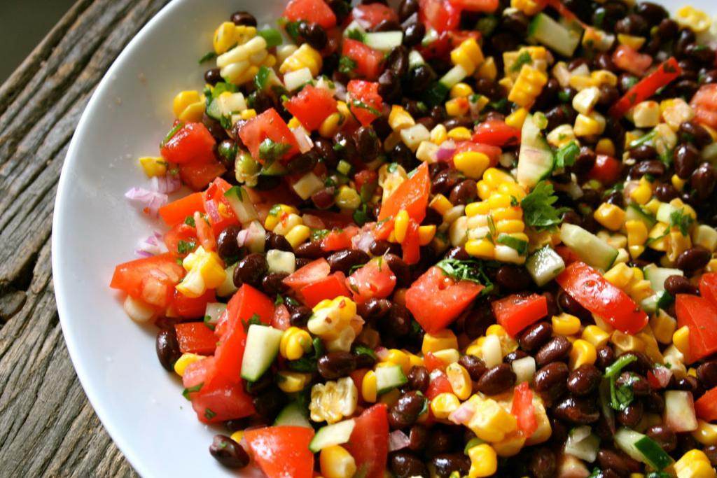 Salad with black beans