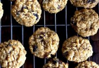 Step by step recipe of oatmeal cookies at home using nuts and raisins