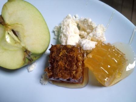 як їдять мед в сотах