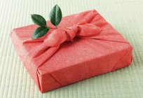 Tipps, wie packen Sie ein Geschenk in Geschenkpapier