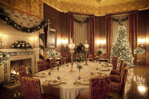圣诞装饰的宴会厅