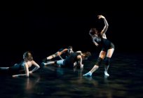 Seçin dizlik dans: stil, rahatlık ve güvenlik