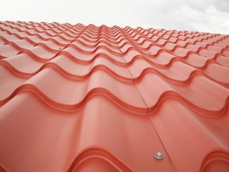el techado de tejas metálicas montaje