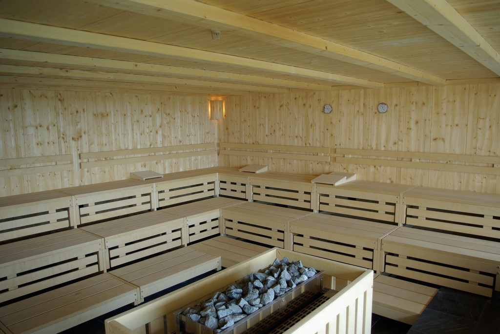 eine Geräumige finnische Sauna