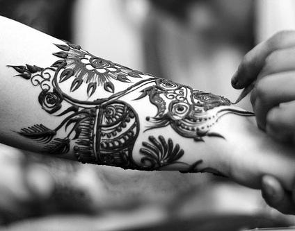 how to draw a tattoo with pen in hand in a phased manner