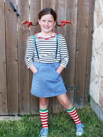 costume Pippi Longstocking with their hands photo