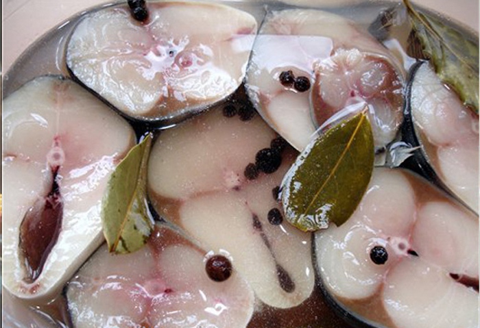 Sabroso salada sardina en casa