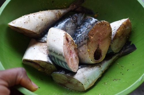 Makrela słona w domowych warunkach, przepis zdjęcia