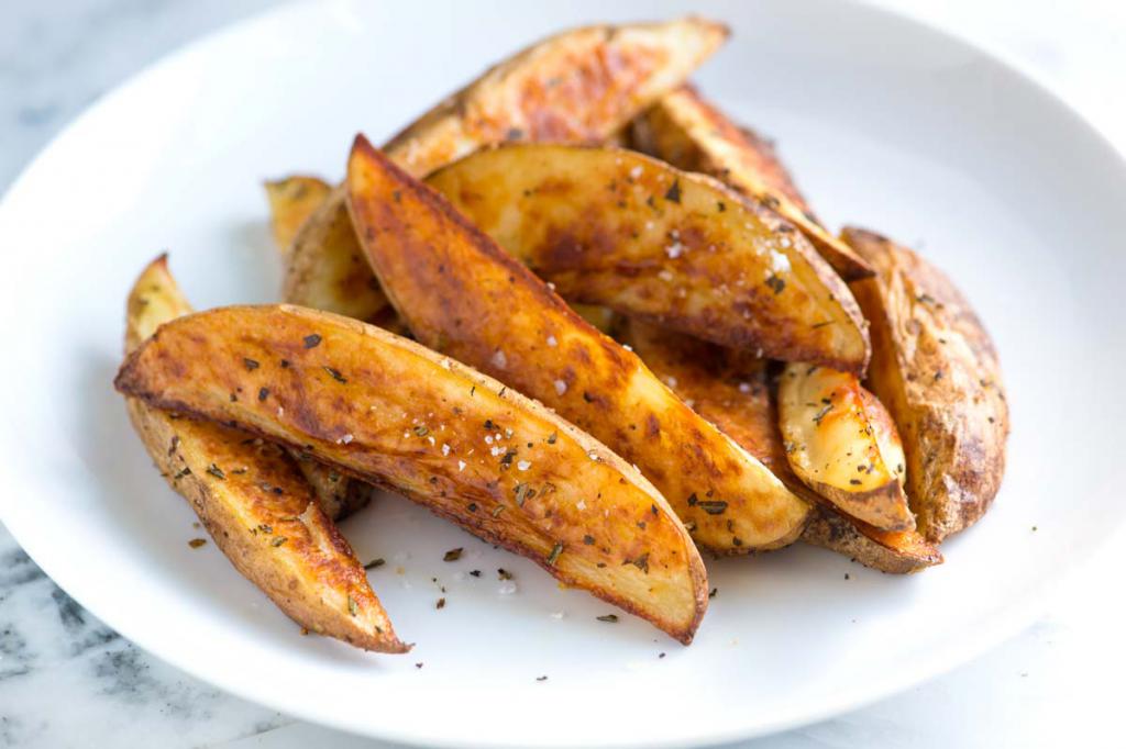 how delicious to cook potatoes in the oven