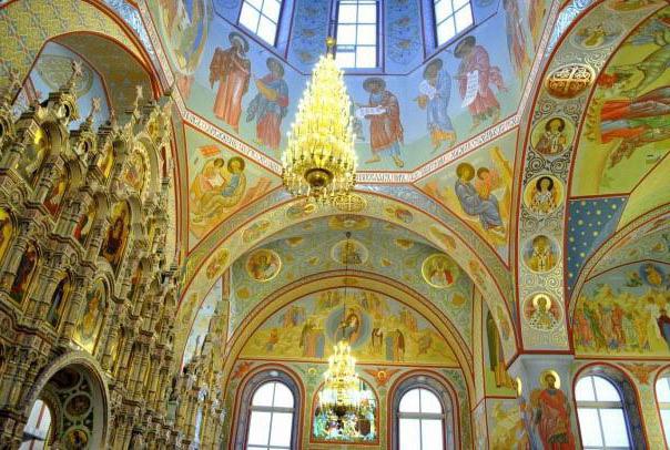 la iglesia de la trinidad de la catedral de shchelkovo foto