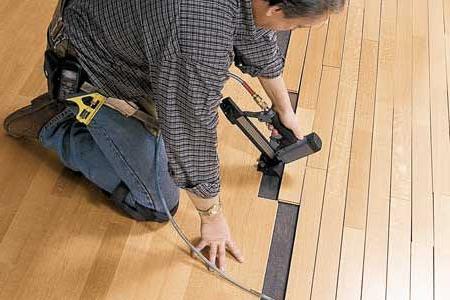 Laying wooden flooring