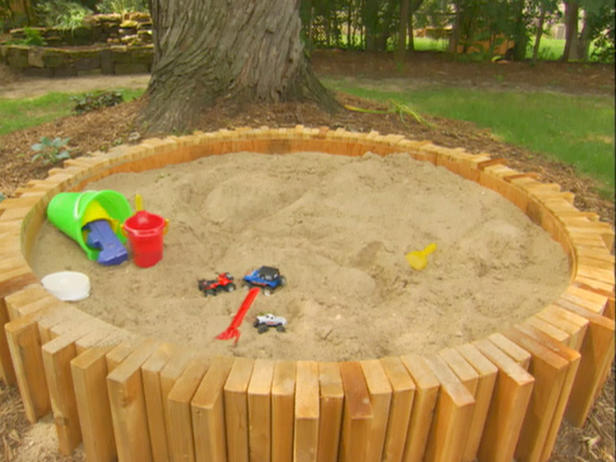 Kinder-Sandkasten für den Garten