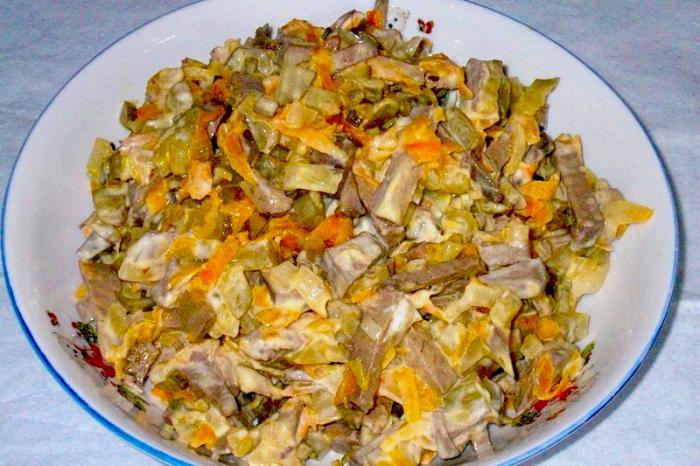 obzhorka with mushrooms salad