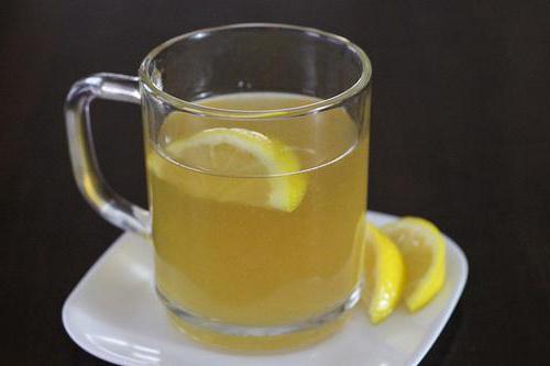 auf nüchternen Magen zu trinken Wasser mit Zitrone und Honig