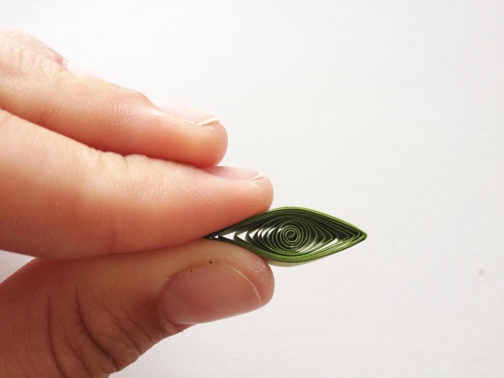 how to make a leaf out of the paper
