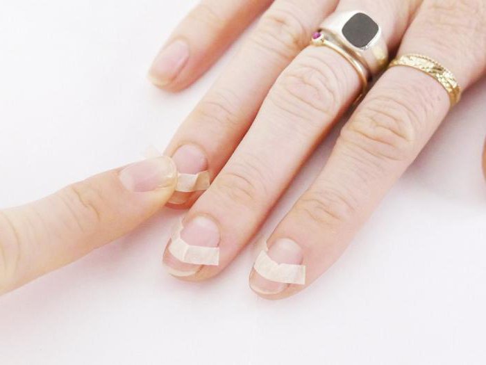 paznokci-french manicure z kryształkami