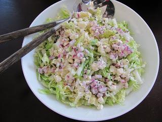 salada com яичными panquecas
