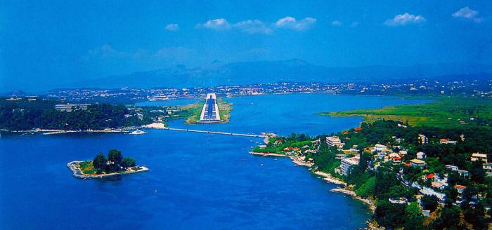 la Isla de corfú y el aeropuerto internacional