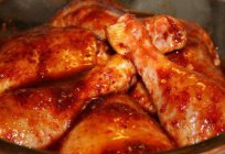 Leckere Hähnchenkeulen in der Marinade im Backofen: Rezepte, die Besonderheiten der Zubereitung und Empfehlung