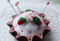 How to sew a pin cushion out of felt? A handy thing for sewing seamstress
