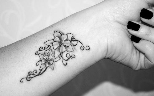 Tattoo-Designs für Mädchen am Handgelenk
