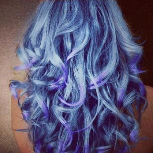 青い髪