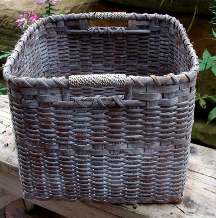 weaving baskets from Newspapers