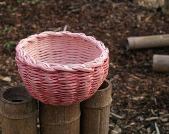 weaving baskets from Newspapers