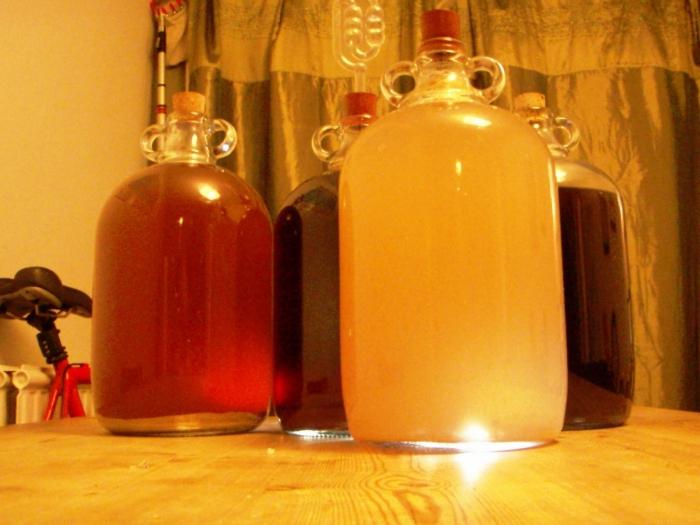 Wine made from fermented Apple juice