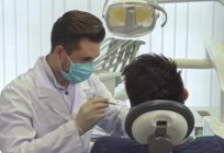 Gedränge Zähne: Behandlung und Ursachen