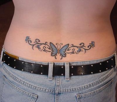 tatuagem nas costas de uma menina da foto