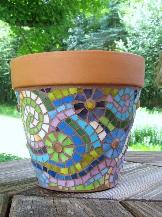un Mosaico de azulejos de cerámica