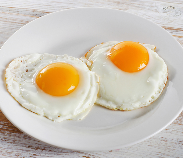 How to cook regular eggs in a pan