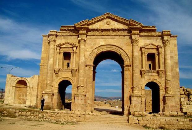 Тріумфальна арка Йорданія