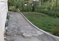 Form for garden paths. You equip a suburban area