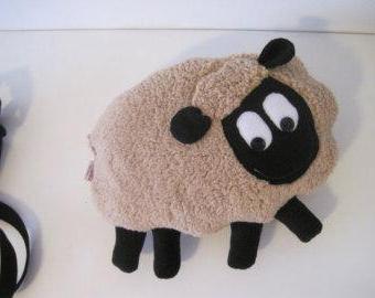 poduszka-zabawka owieczka własnymi rękami