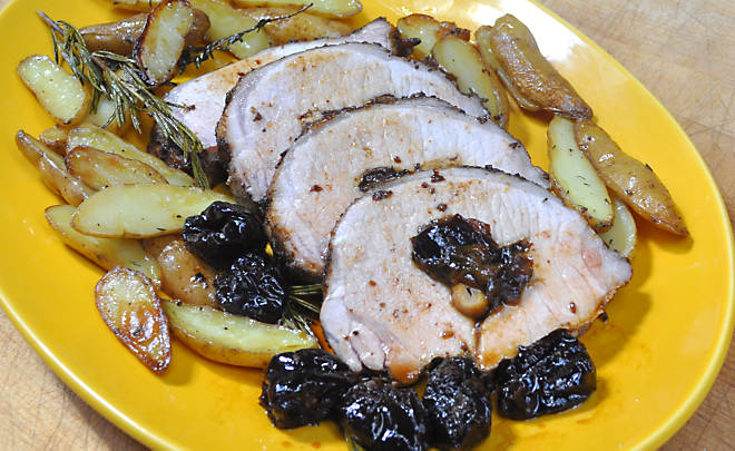 Turkey breast with apples and prunes