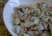 How to cook a delicious salad with sausage?
