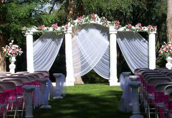 outdoor wedding ceremony pros and cons