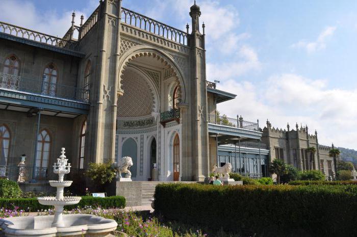 the palaces of Yalta tourists