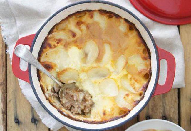 potatoes with meat in the pot in the oven