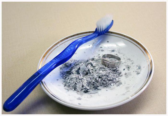 Methoden wie reinigen Silberschmuck