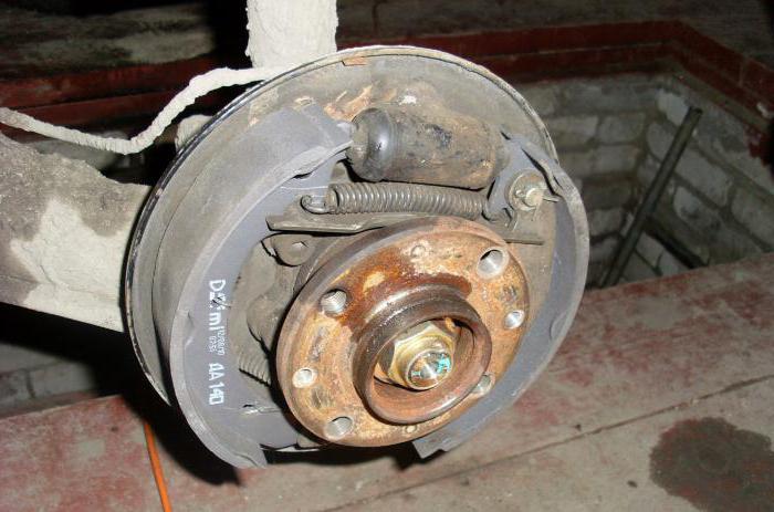 VAZ 2110 rear brake pads replacement