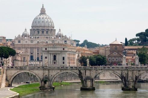 ローマのサンピエトロ大聖堂があり写真