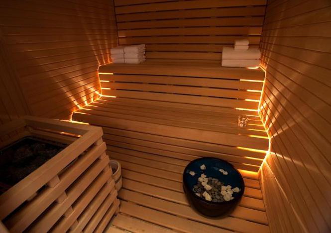 Regale in der Sauna